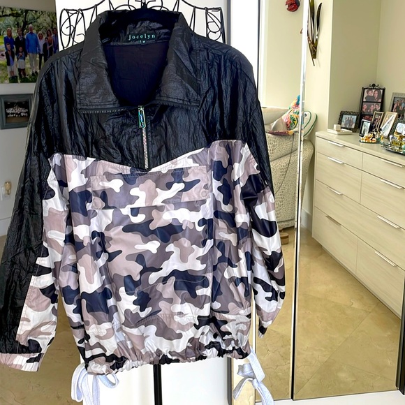 NEW JOCELYN PULLOVER WINDBREAKER IN GREY CAMOUFLAGE - Picture 1 of 9